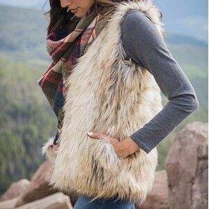 Grace & Lace Faux Fur Vest with Pockets SIZE Small